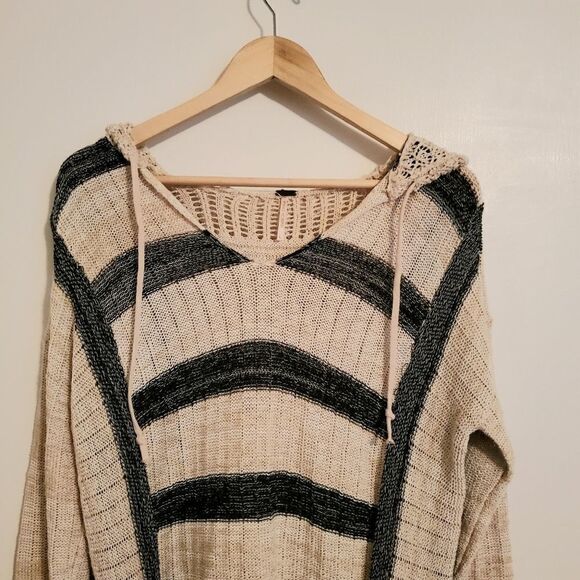 Poof Hooded Women's Knit Top Size Large - Picture 4 of 7